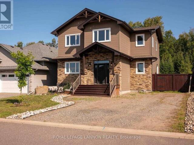 145 DOGWOOD CRESCENT Thunder Bay Ontario, P7G 2N9 - 4 Bedrooms Home For Sale