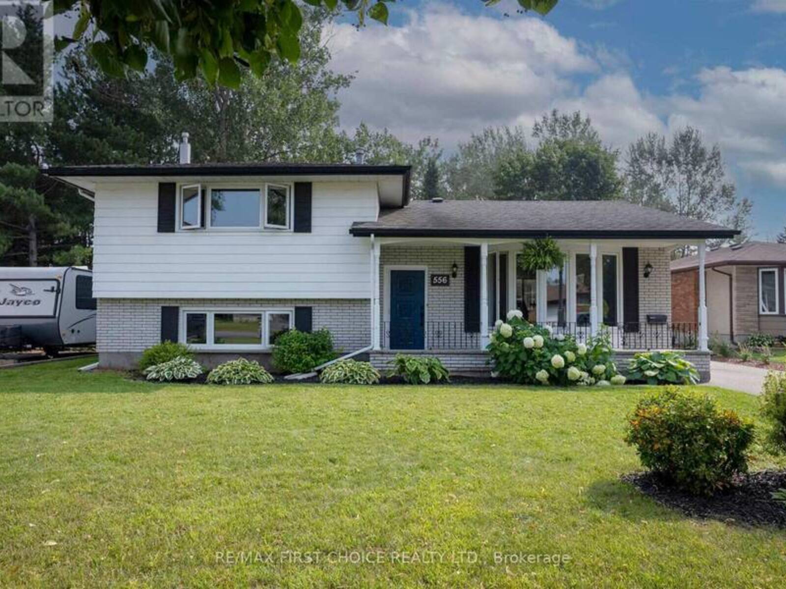 556 LAURENTIAN DRIVE, Thunder Bay, Ontario P7C 5J8