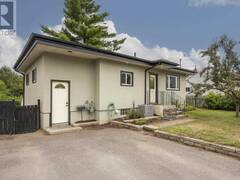 262 THERESA ST Thunder Bay Ontario, P7A 5P9