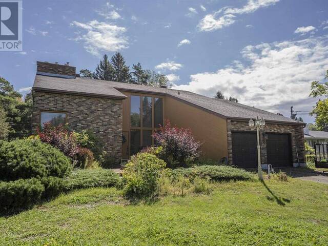 1702 Glenwood CRES Thunder Bay Ontario, P7K 1N3 - 4 Bedrooms Home For Sale