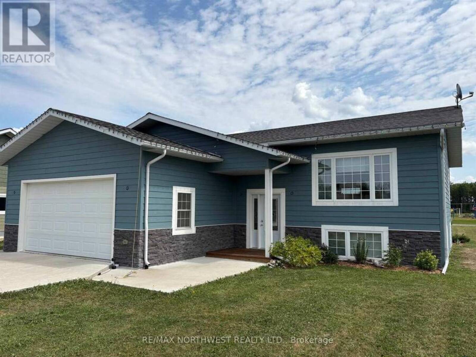 8 SPRUCE DRIVE, Emo, Ontario P0W 1E0