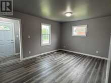 1004 GORE STREET W | Thunder Bay Ontario | Slide Image Seven