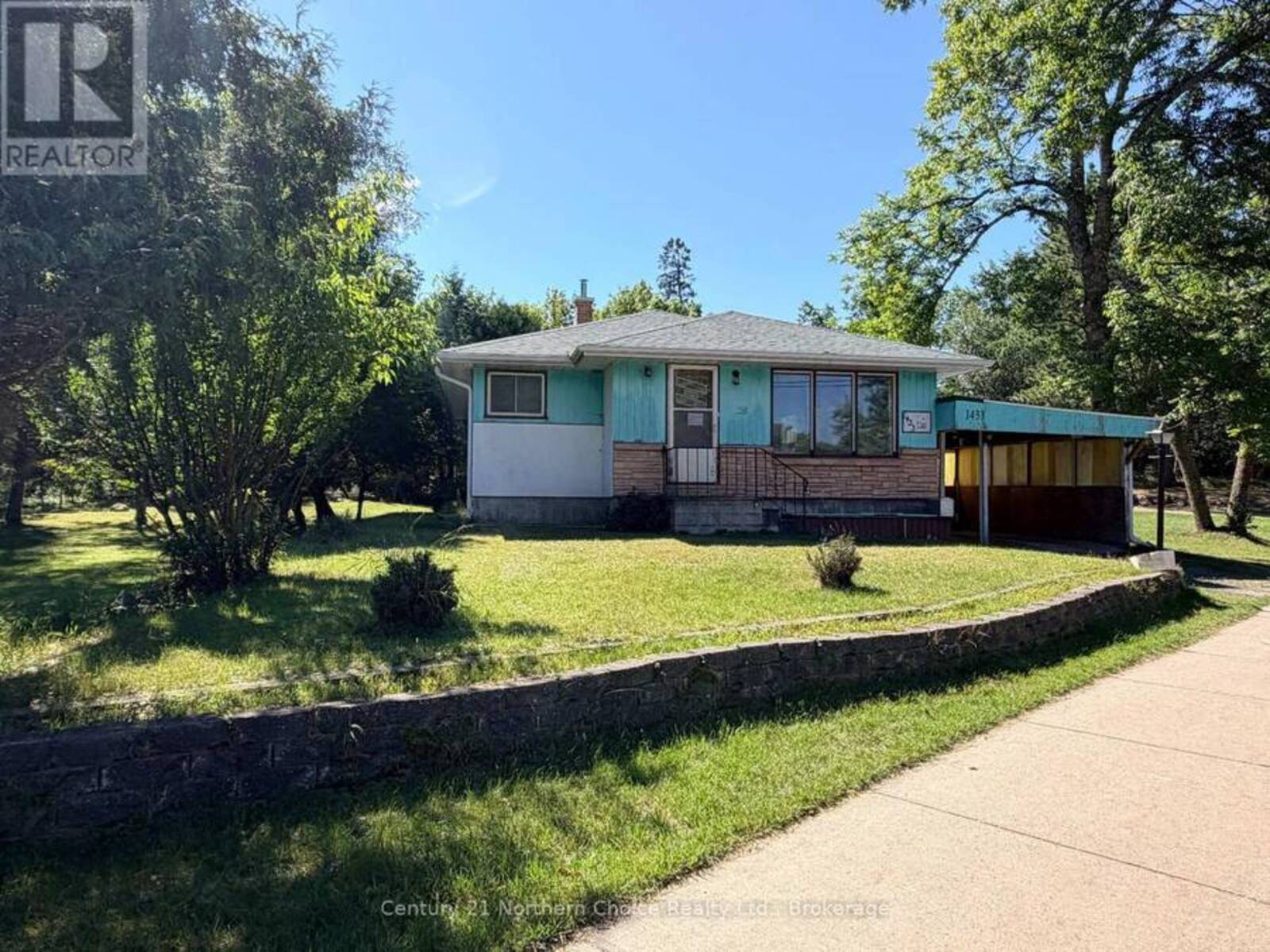 1433 PINE PORTAGE ROAD, Kenora, Ontario P9N 2K1
