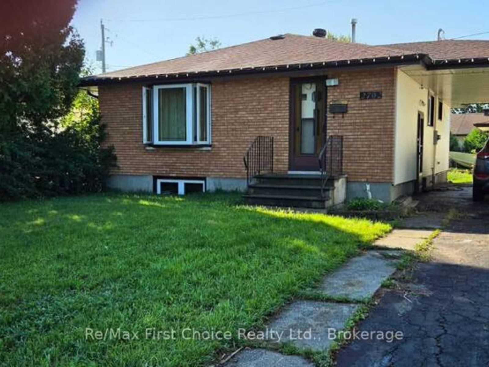 2702 CHURCHILL DRIVE E, Thunder Bay, Ontario P7C 1V3