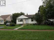 2126 MCGREGOR AVENUE | Thunder Bay Ontario | Slide Image Three