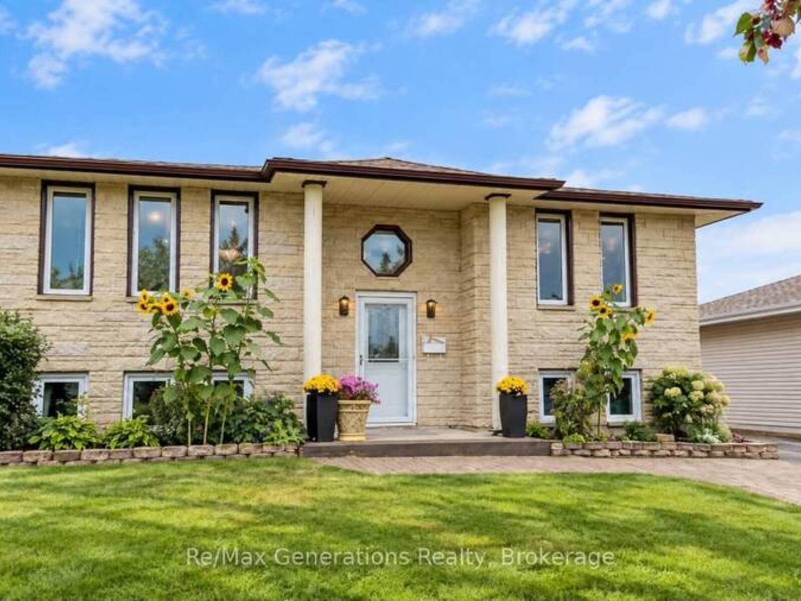 151 IRIS CRESCENT, Thunder Bay, Ontario P7A 8A1