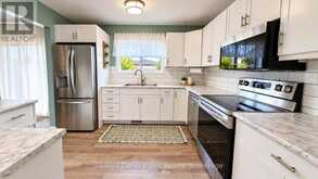151 IRIS CRESCENT | Thunder Bay Ontario | Slide Image Eight