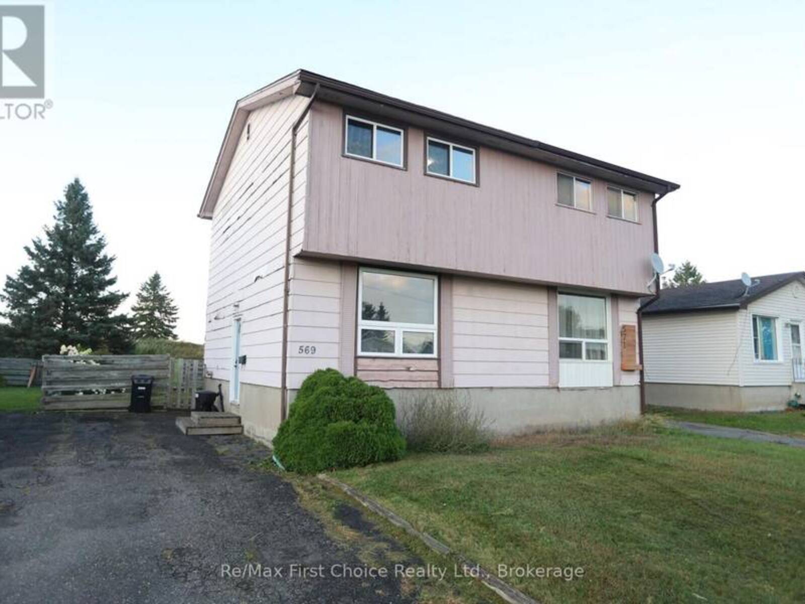 569 MCGILL CRESCENT, Thunder Bay, Ontario P7C 5A9