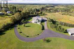 401 BARRIE DRIVE | Thunder Bay Ontario | Slide Image Four