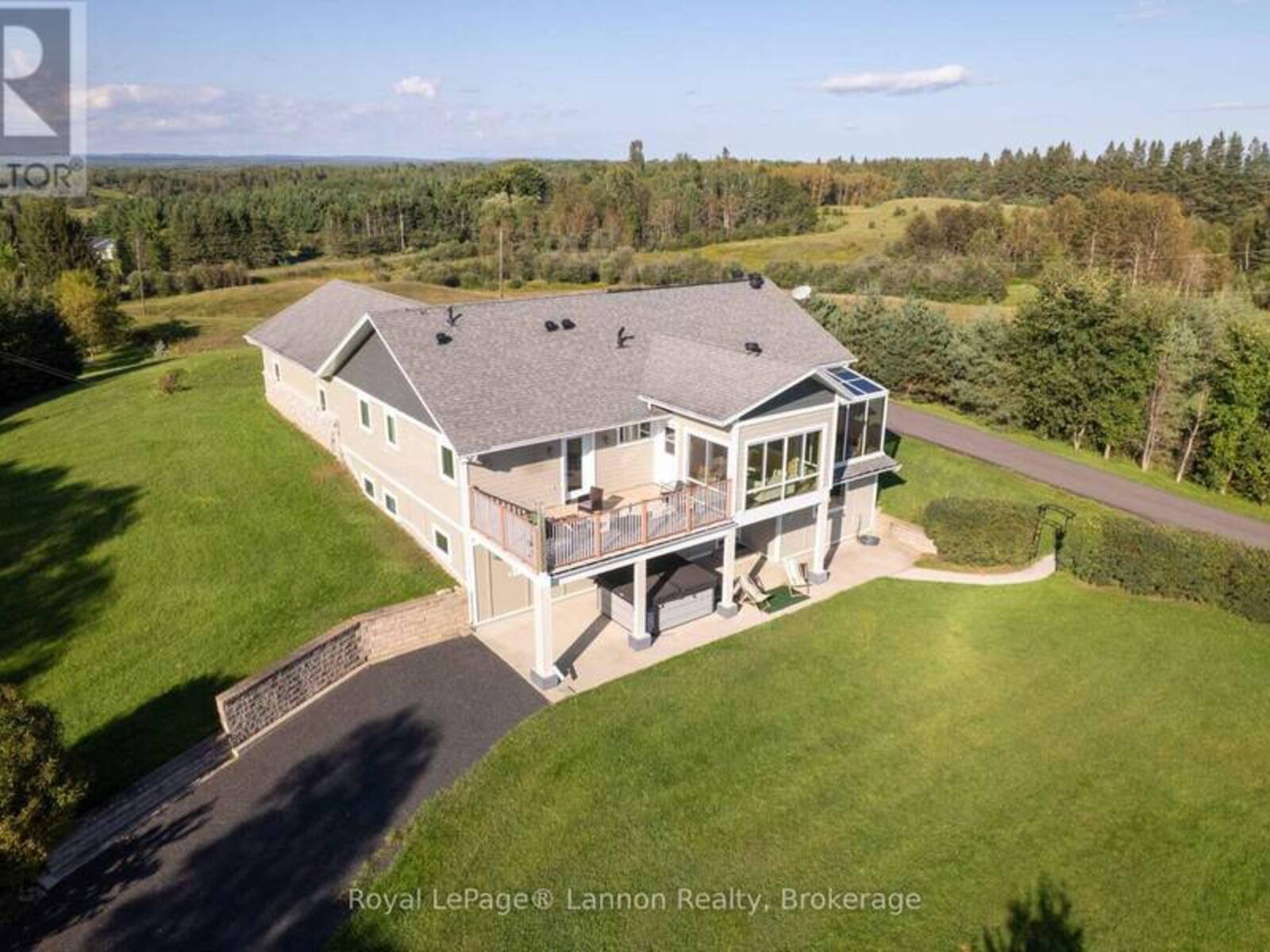 401 BARRIE DRIVE, Thunder Bay, Ontario P7K 0J6