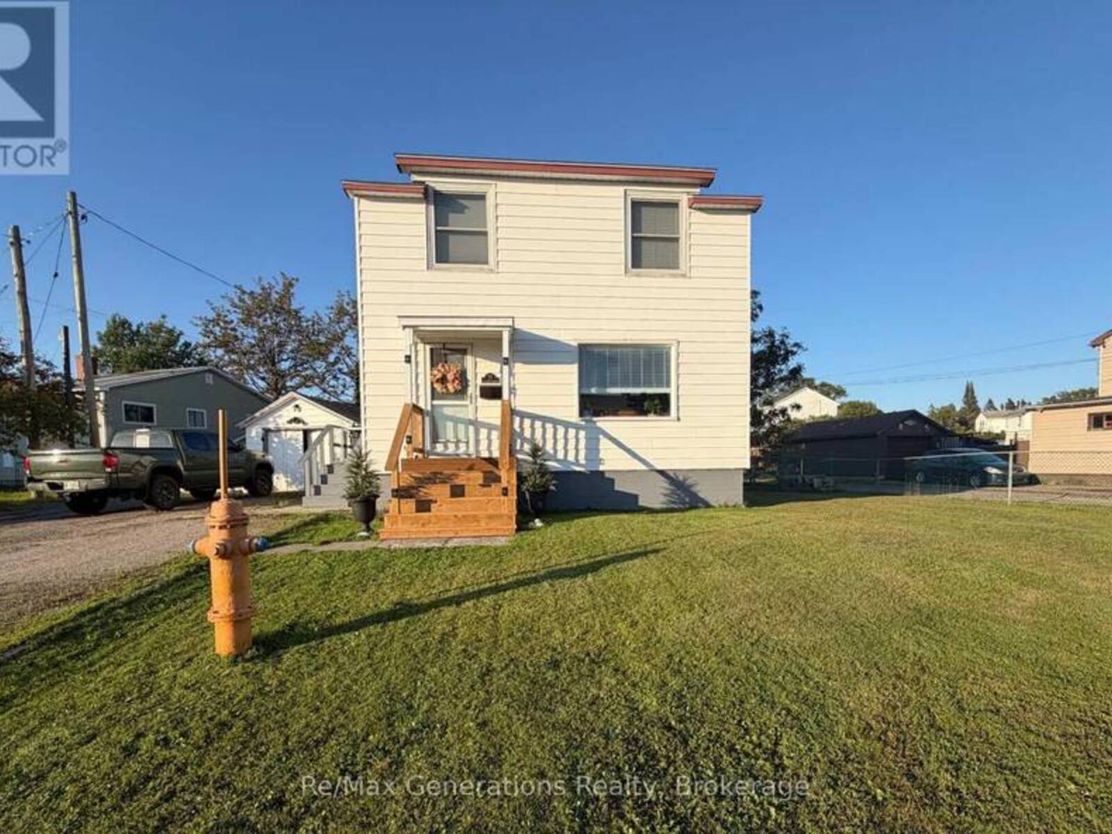 77 YAWKEY AVENUE, Marathon, Ontario P0T 2E0