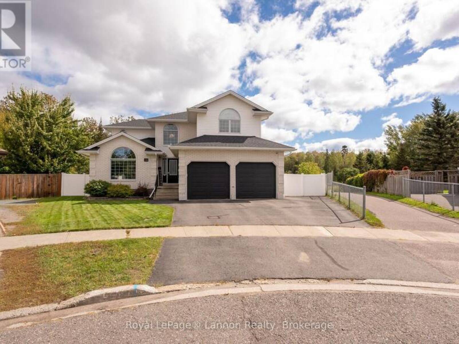 120 LIGHT COURT, Thunder Bay, Ontario P7B 6K5