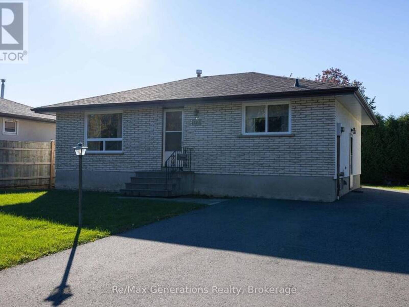 121 LOYOLA PLACE, Thunder Bay, Ontario P7C 5N6