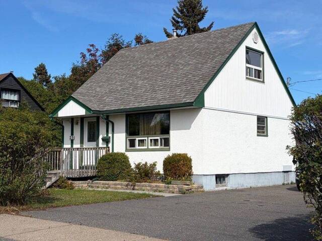 23 GRESLEY COURT E Thunder Bay Ontario, P7A 1S8 - 3 Bedrooms Home For Sale