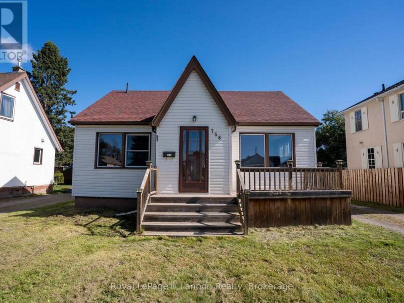 738 MORTIMER AVENUE E, Thunder Bay, Ontario P7E 1Y6