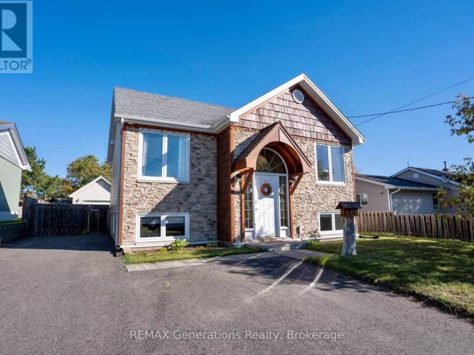 330 MONTCLAIR STREET, Thunder Bay, Ontario P7A 1M4