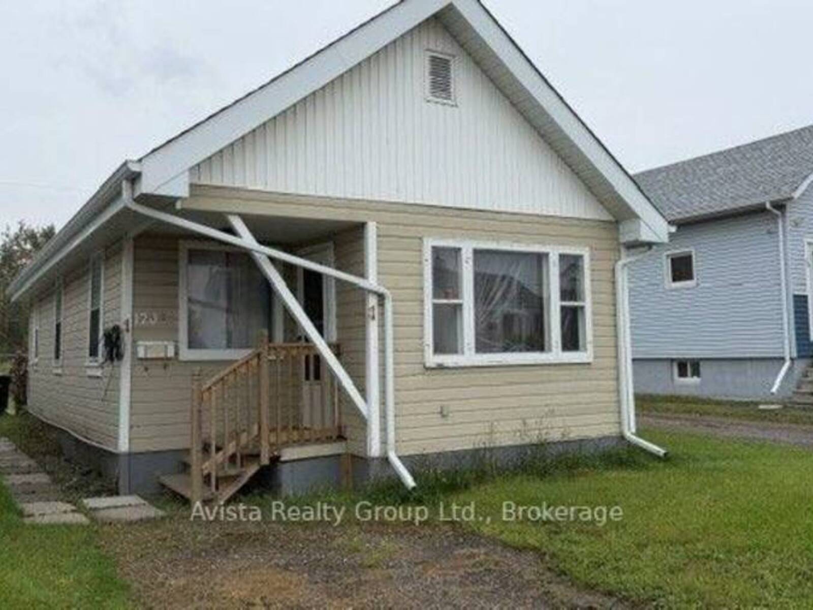 1202 GORE STREET W, Thunder Bay, Ontario P7E 3T5