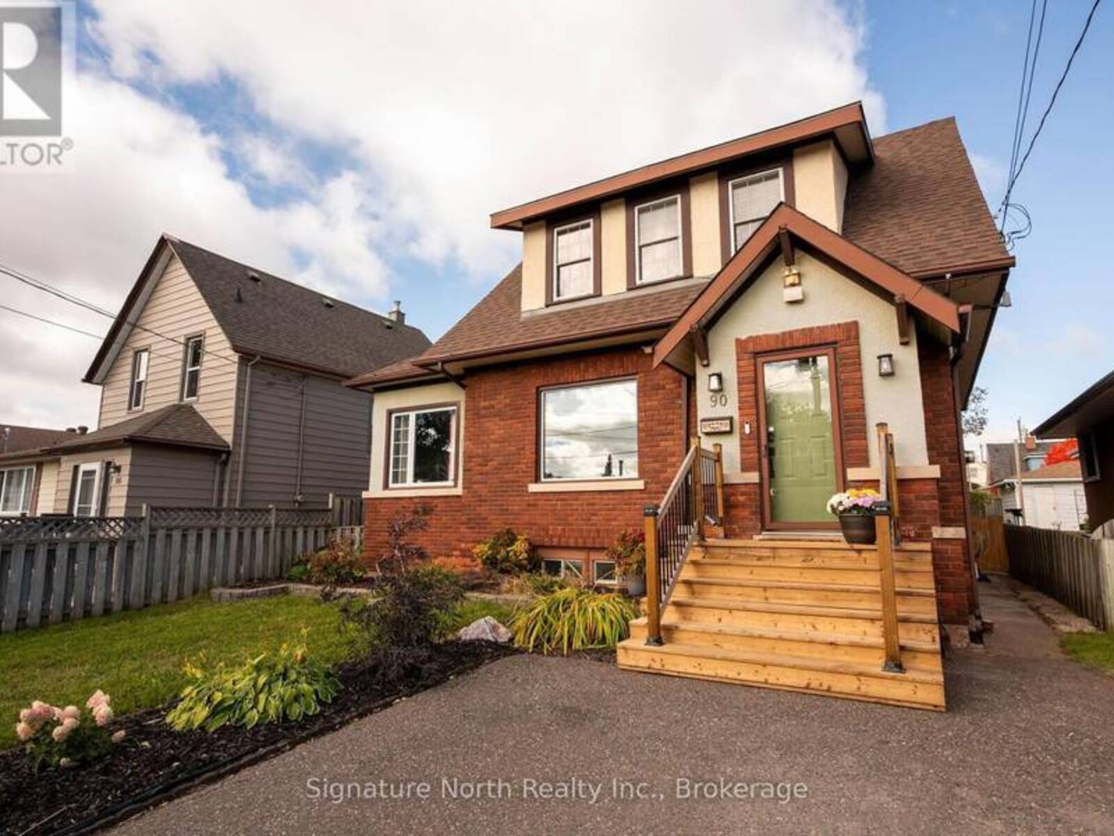90 PETER STREET, Thunder Bay, Ontario P7A 5H3