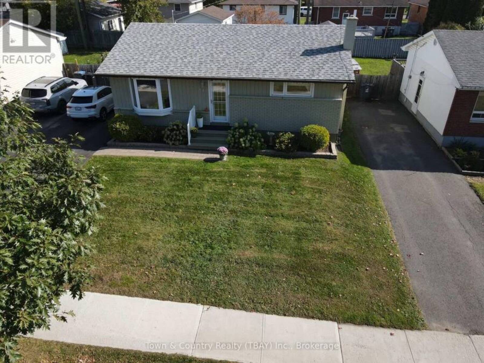 213 CEDAR AVENUE, Thunder Bay, Ontario P7B 4V4