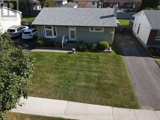 213 CEDAR AVENUE Thunder Bay Ontario, P7B 4V4 - 3 Bedrooms Home For Sale