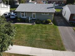 213 CEDAR AVENUE Thunder Bay Ontario, P7B 4V4