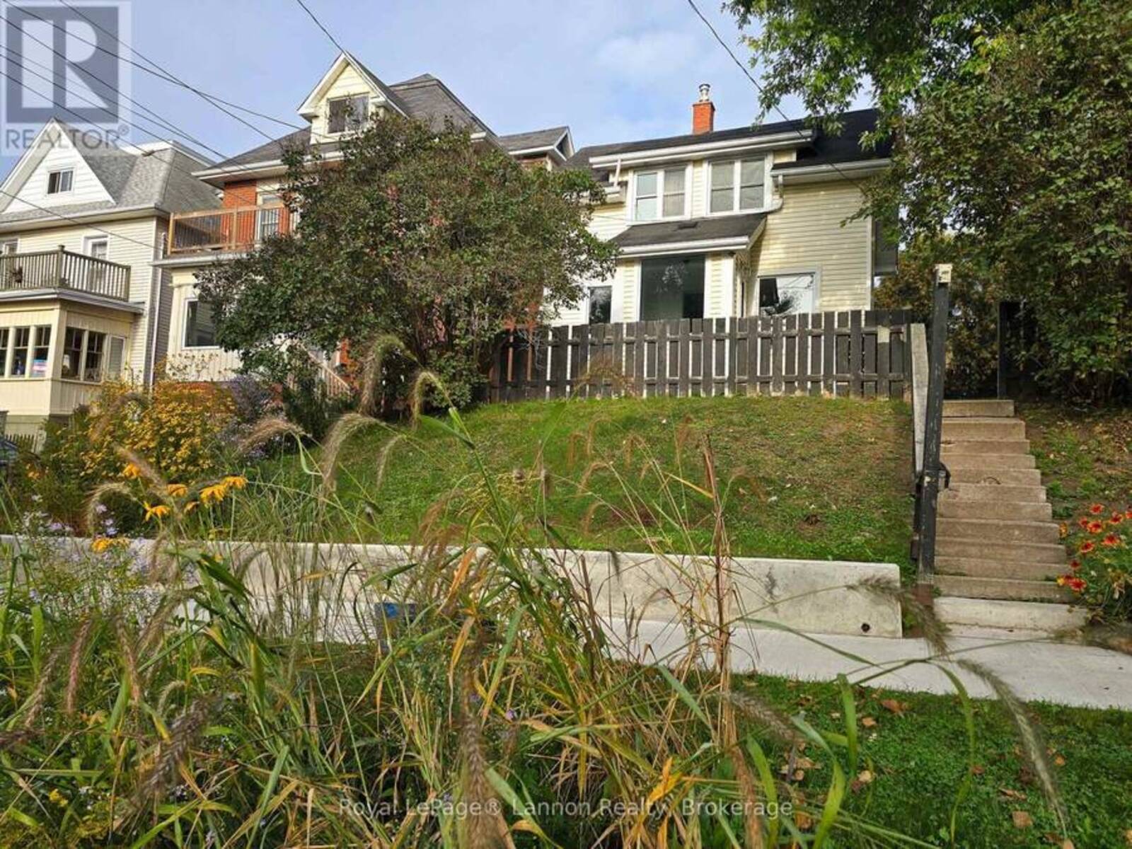 16 CROWN STREET, Thunder Bay, Ontario P7B 3J6