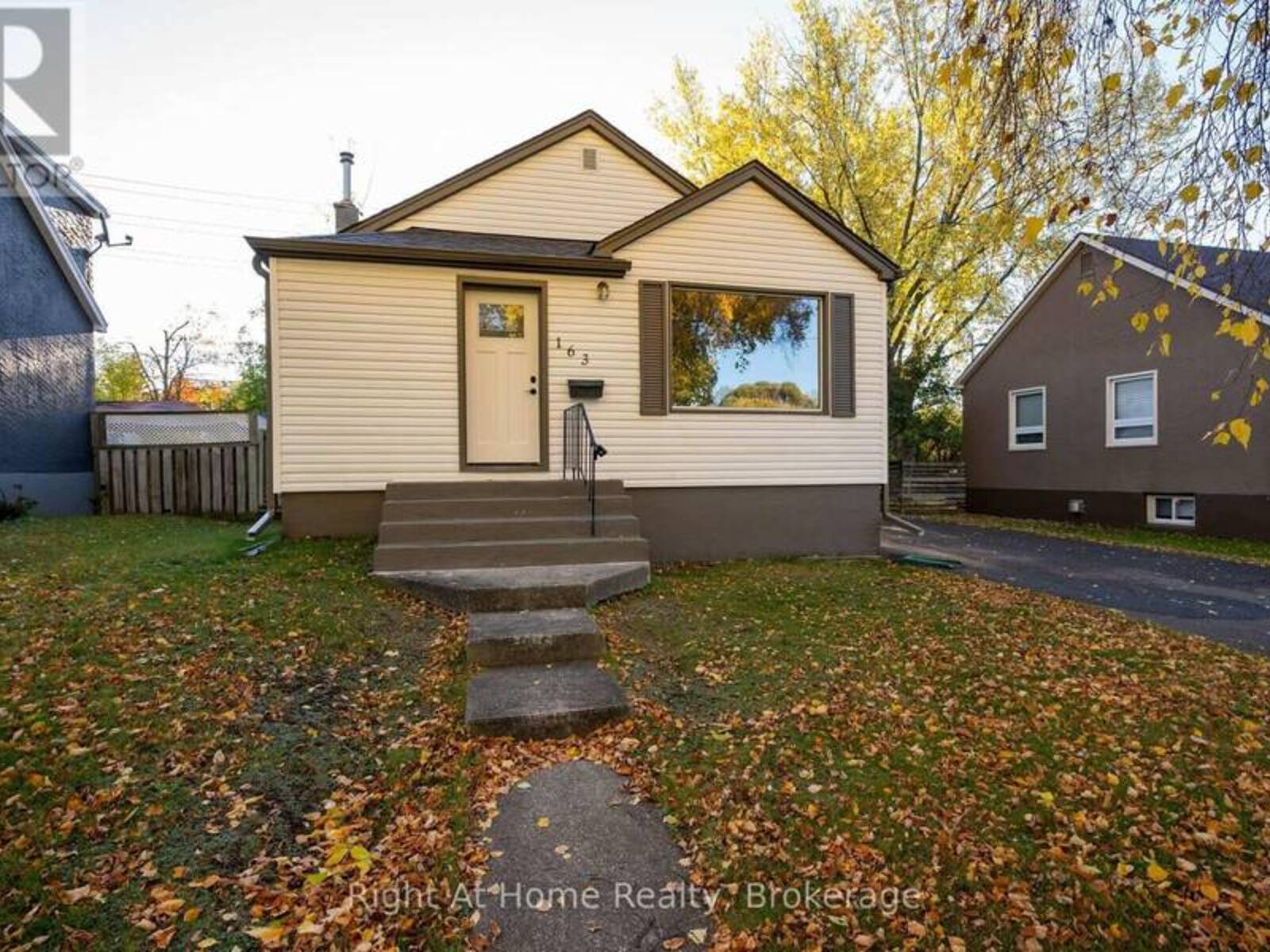 163 MCKIBBIN STREET, Thunder Bay, Ontario P7B 4B6