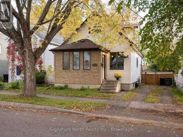 17 ONTARIO STREET W Thunder Bay Ontario, P7B 3E8 - 4 Bedrooms Home For Sale