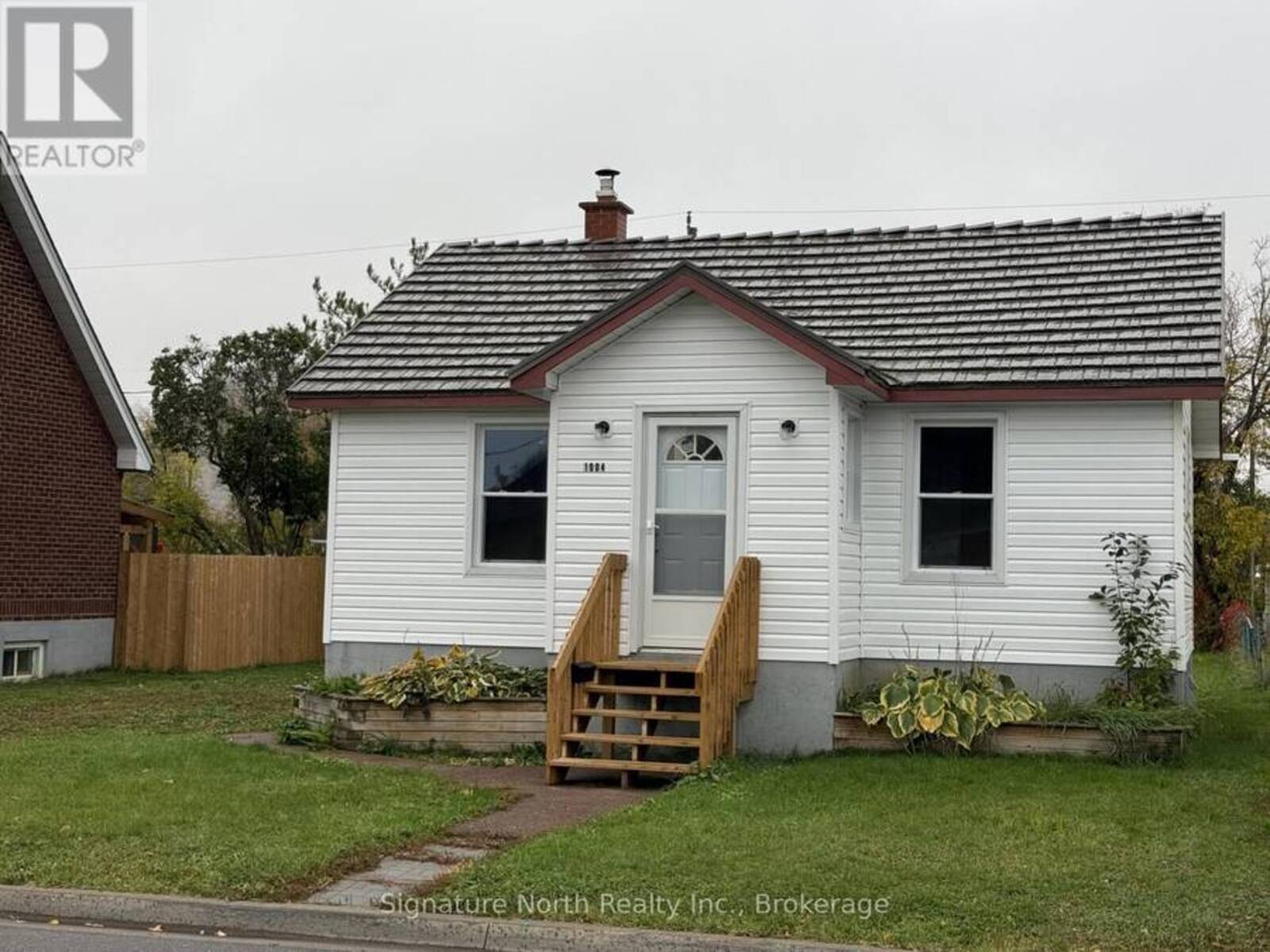 1004 GORE STREET W, Thunder Bay, Ontario P7E 3T1
