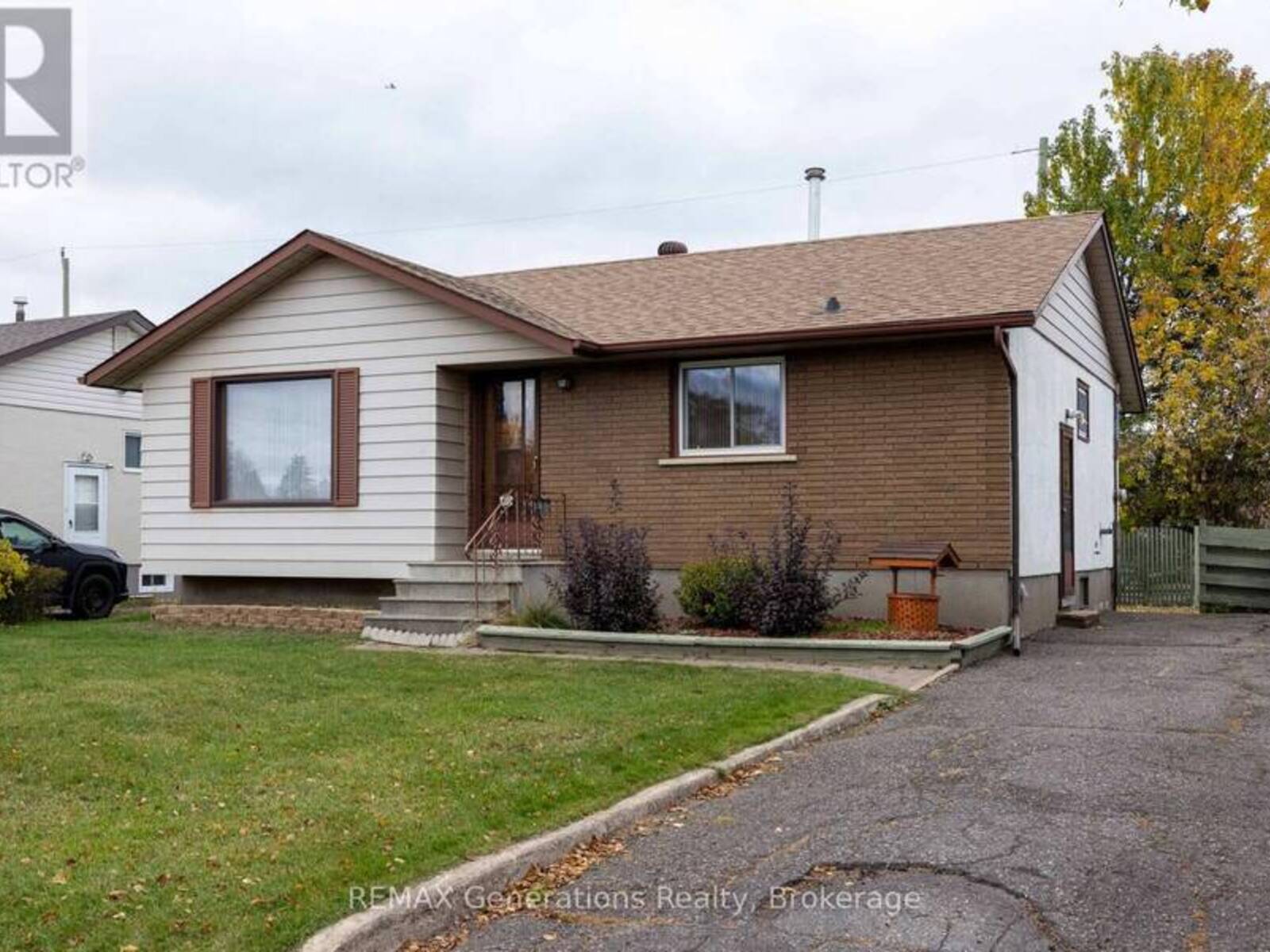 403 CHURCHILL DRIVE W, Thunder Bay, Ontario P7C 1V6