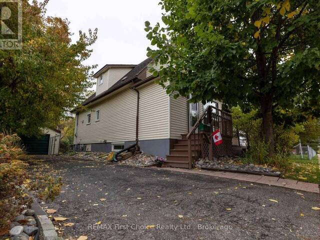 226 BALMORAL STREET Thunder Bay Ontario, P7C 4J8 - 2 Bedrooms Home For Sale