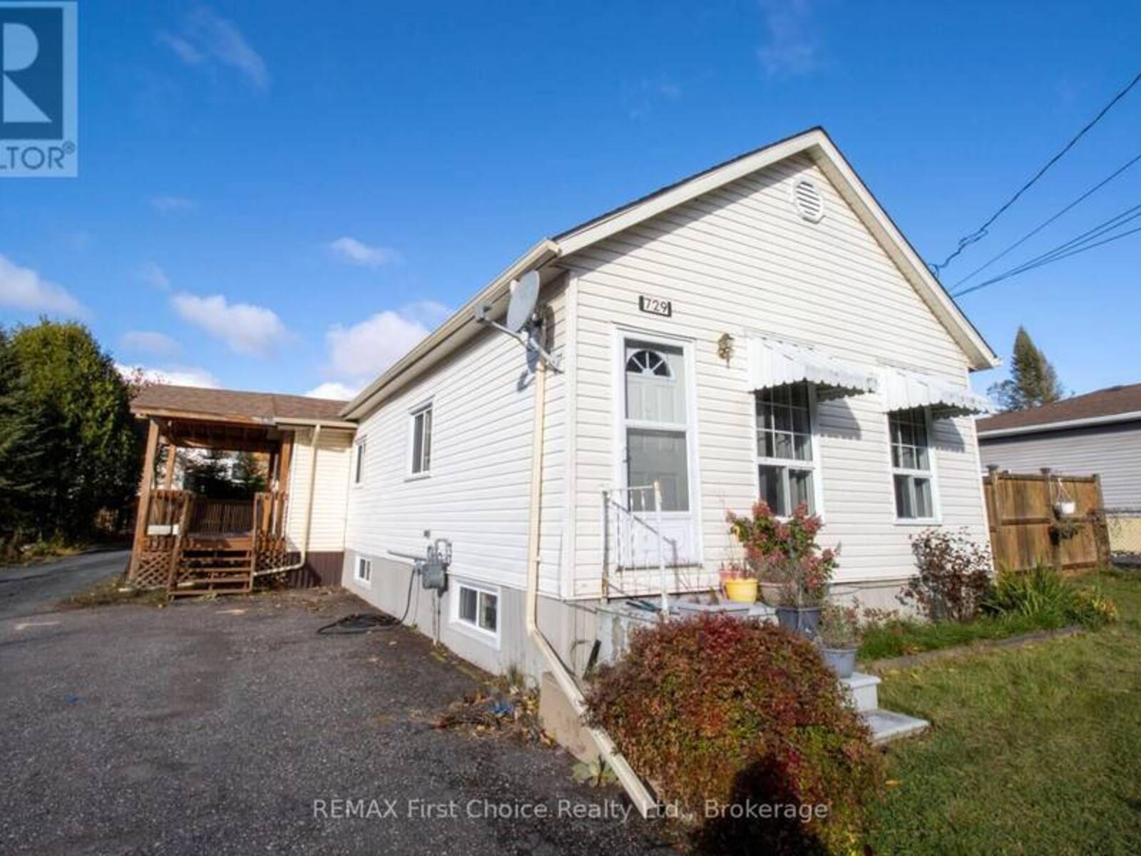 729 HODDER AVENUE, Thunder Bay, Ontario P7A 1W2