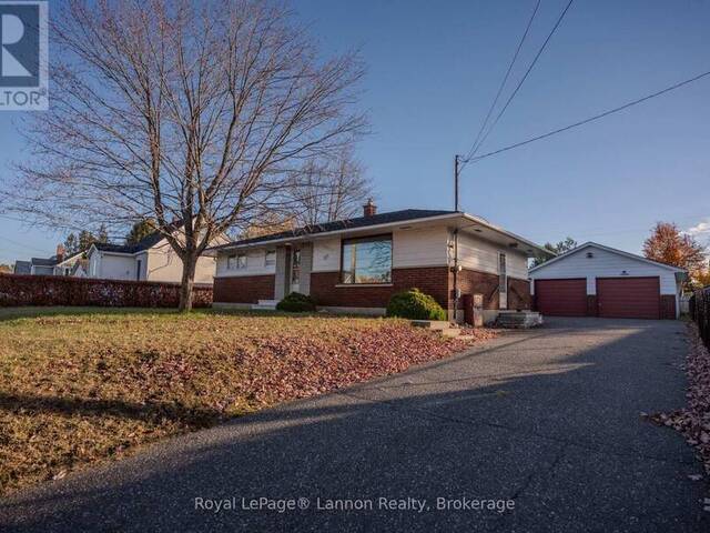 221 BALSAM STREET Thunder Bay Ontario, P7A 5N4 - 3 Bedrooms Home For Sale