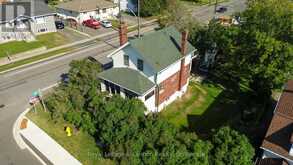 42 GORDON AVENUE | Thunder Bay Ontario | Slide Image Two