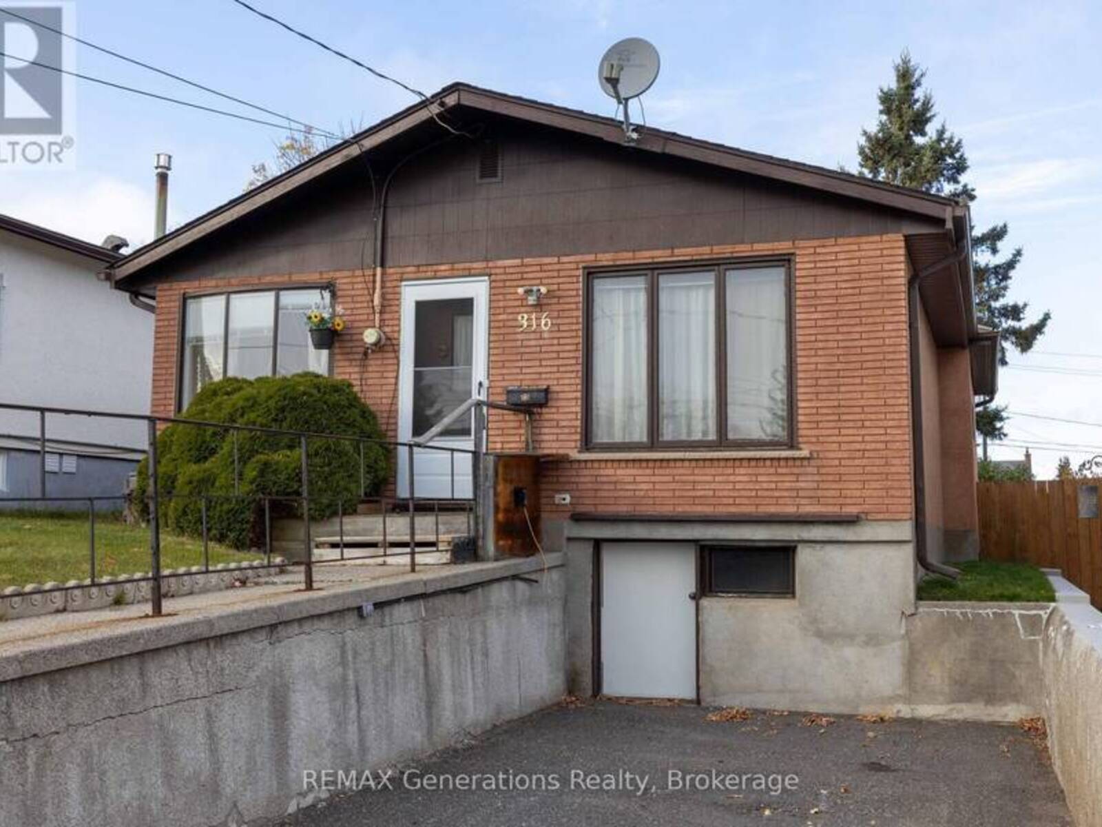 316 RITA STREET, Thunder Bay, Ontario P7A 1H3
