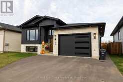 186 BRUIN CRESCENT | Thunder Bay Ontario | Slide Image One