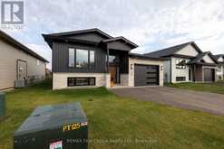 186 BRUIN CRESCENT | Thunder Bay Ontario | Slide Image Two