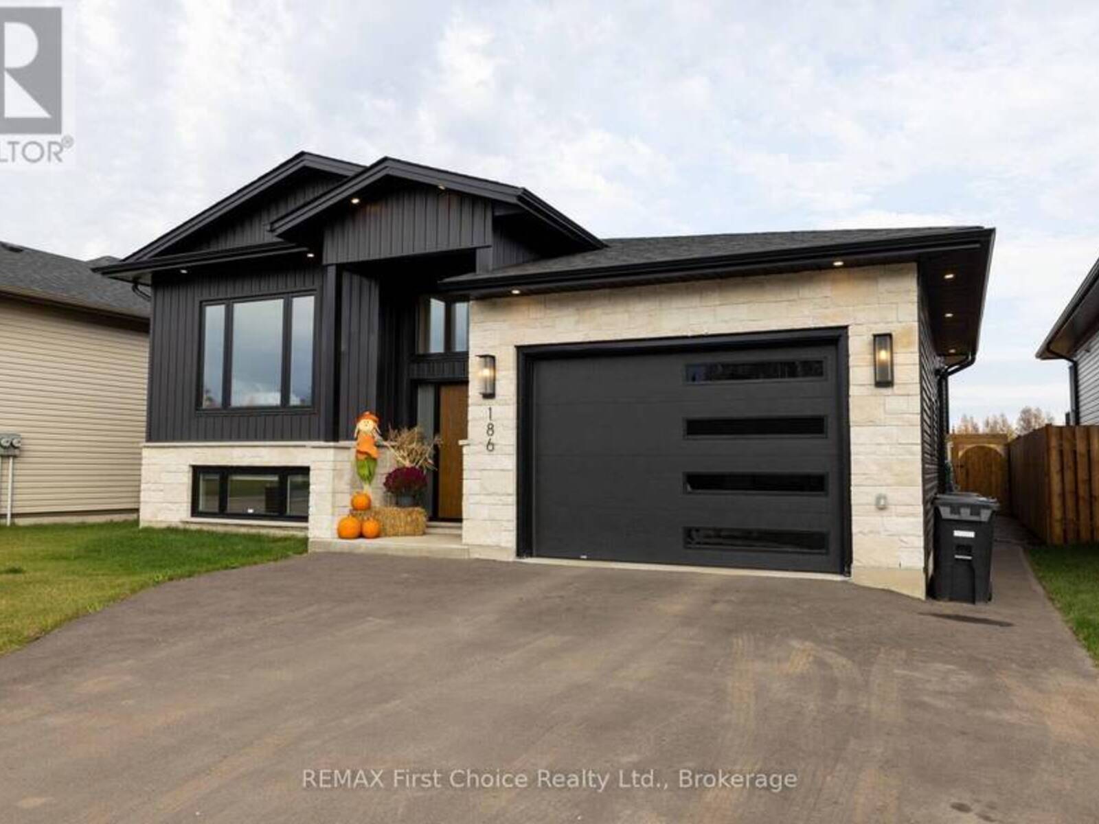 186 BRUIN CRESCENT, Thunder Bay, Ontario P7C 0C4
