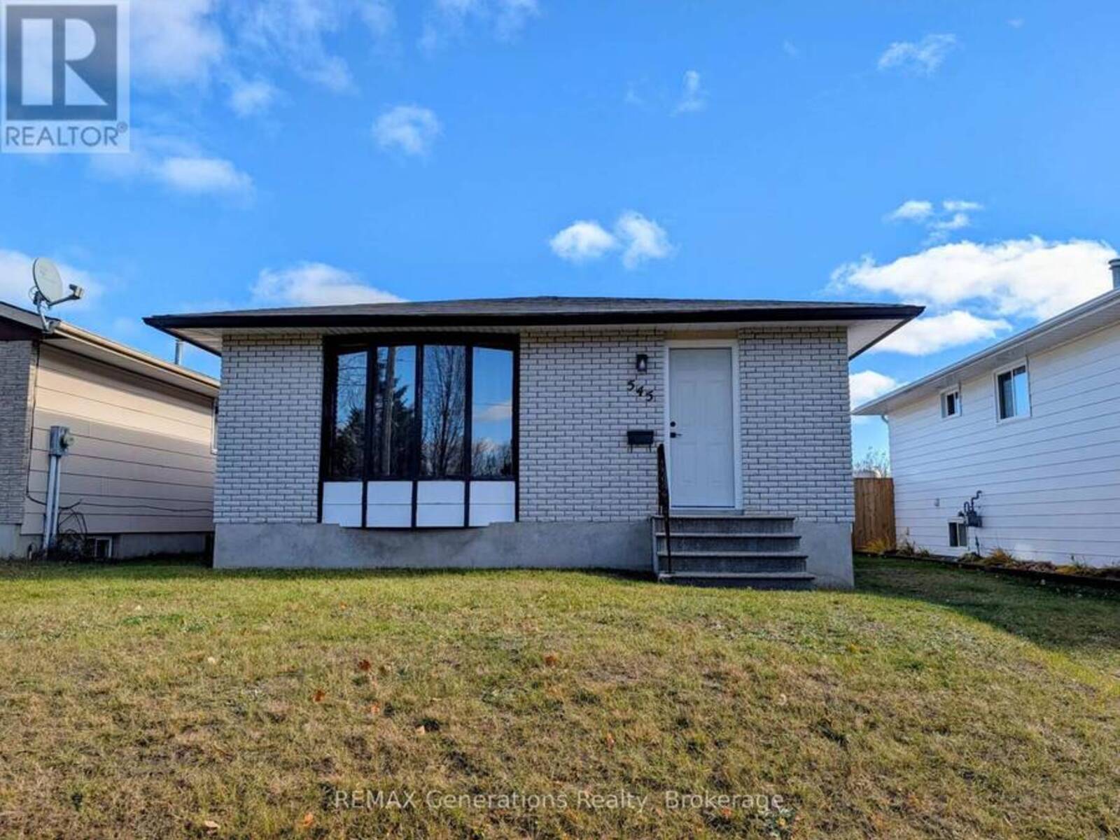 545 LANARK CRESCENT, Thunder Bay, Ontario P7A 7V7