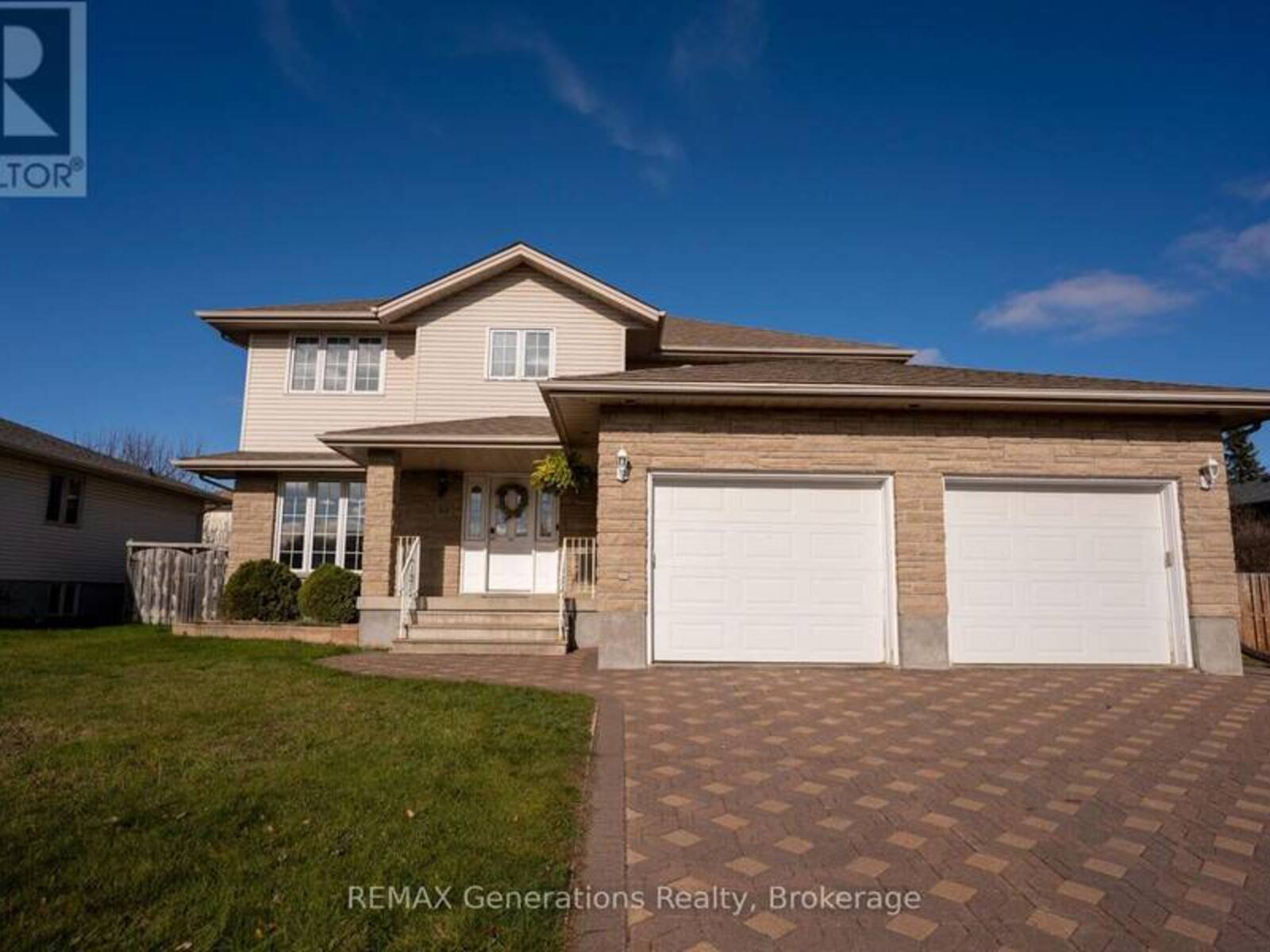 312 WADE CRESCENT, Thunder Bay, Ontario P7B 6K5