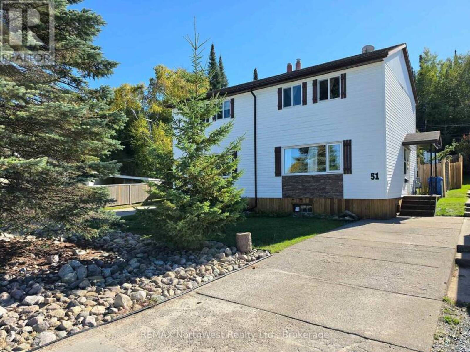 51 DREWRY DRIVE, Kenora, Ontario P9N 2X7