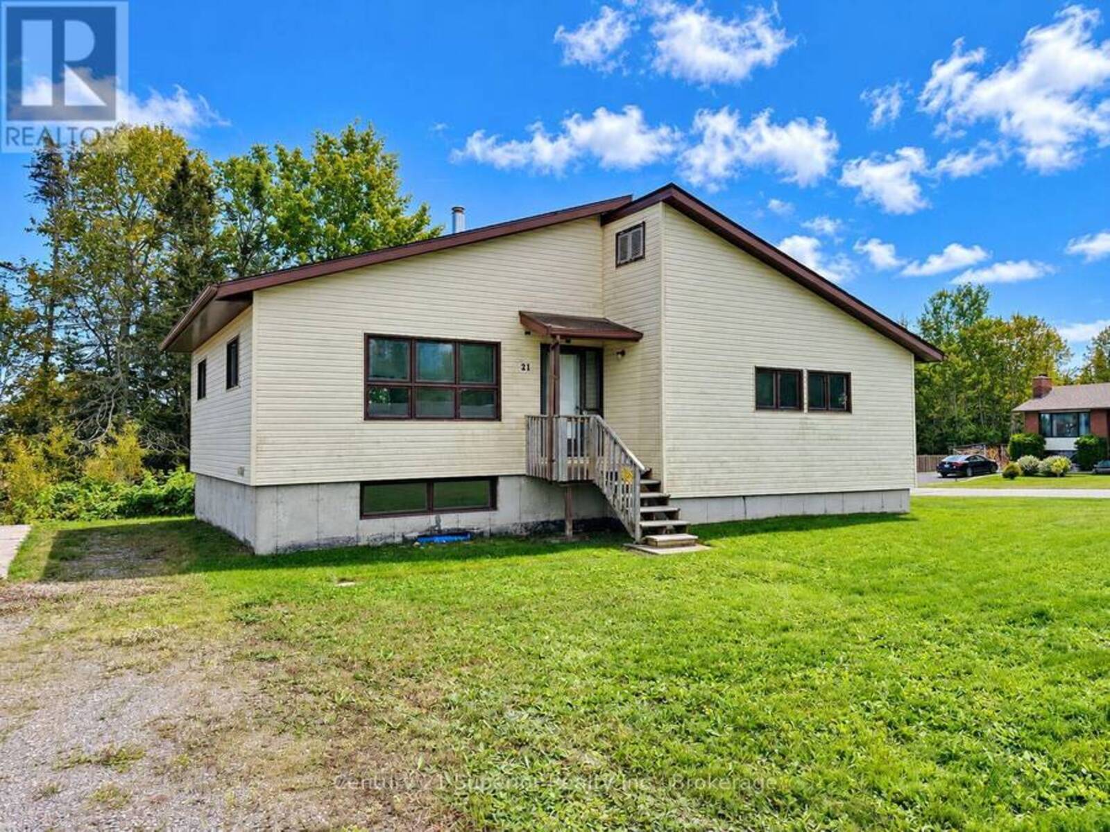21 EAST GROVE CRESCENT, Terrace Bay, Ontario P0T 2W0
