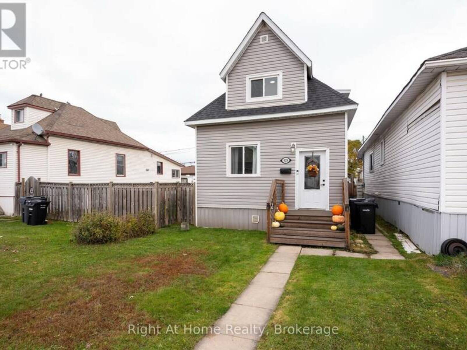 828 MCINTOSH STREET, Thunder Bay, Ontario P7C 3A6