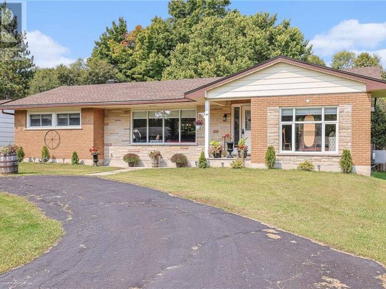 154 STAMFORD DRIVE, Perth, Ontario K7H 3C1