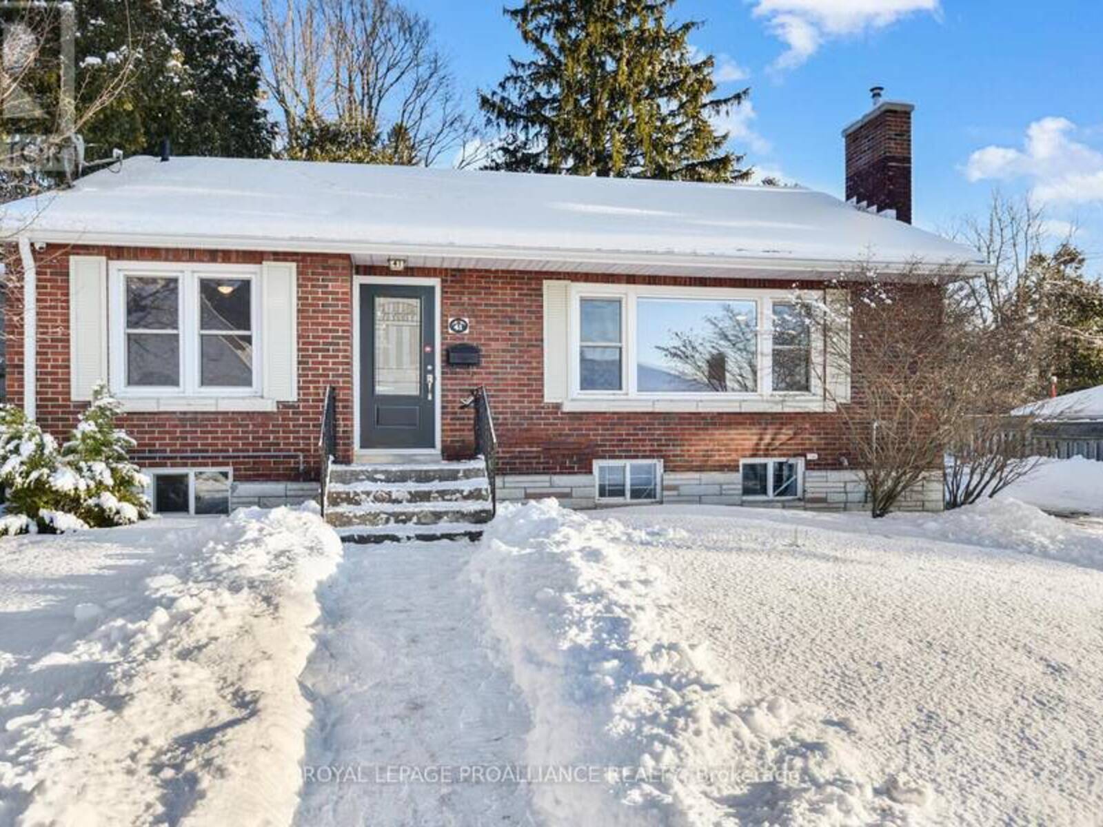 41 BUTTERFIELD PLACE, Brockville, Ontario K6V 1M6