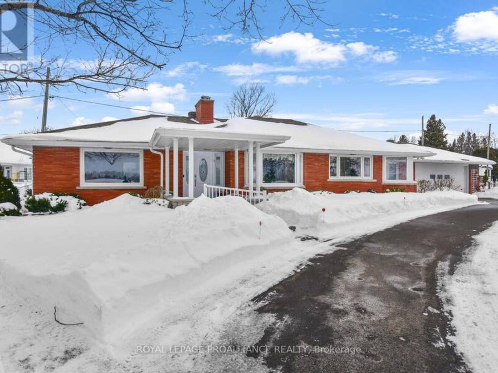 26 LAKEVIEW DRIVE, Iroquois, Ontario K0E 1K0