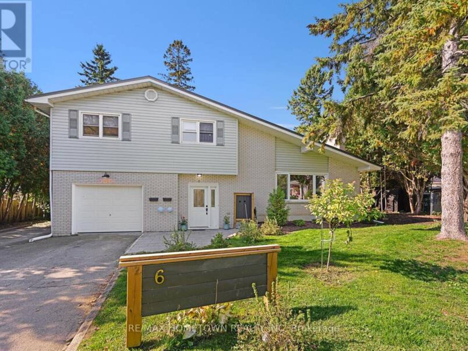 6 MAPLEWOOD CIRCLE, Brockville, Ontario K6V 1N4