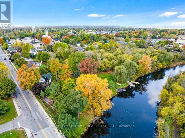 21 CRAIG STREET Perth Ontario, K7H 1X8 - 5 Bedrooms Waterfront Home For sale