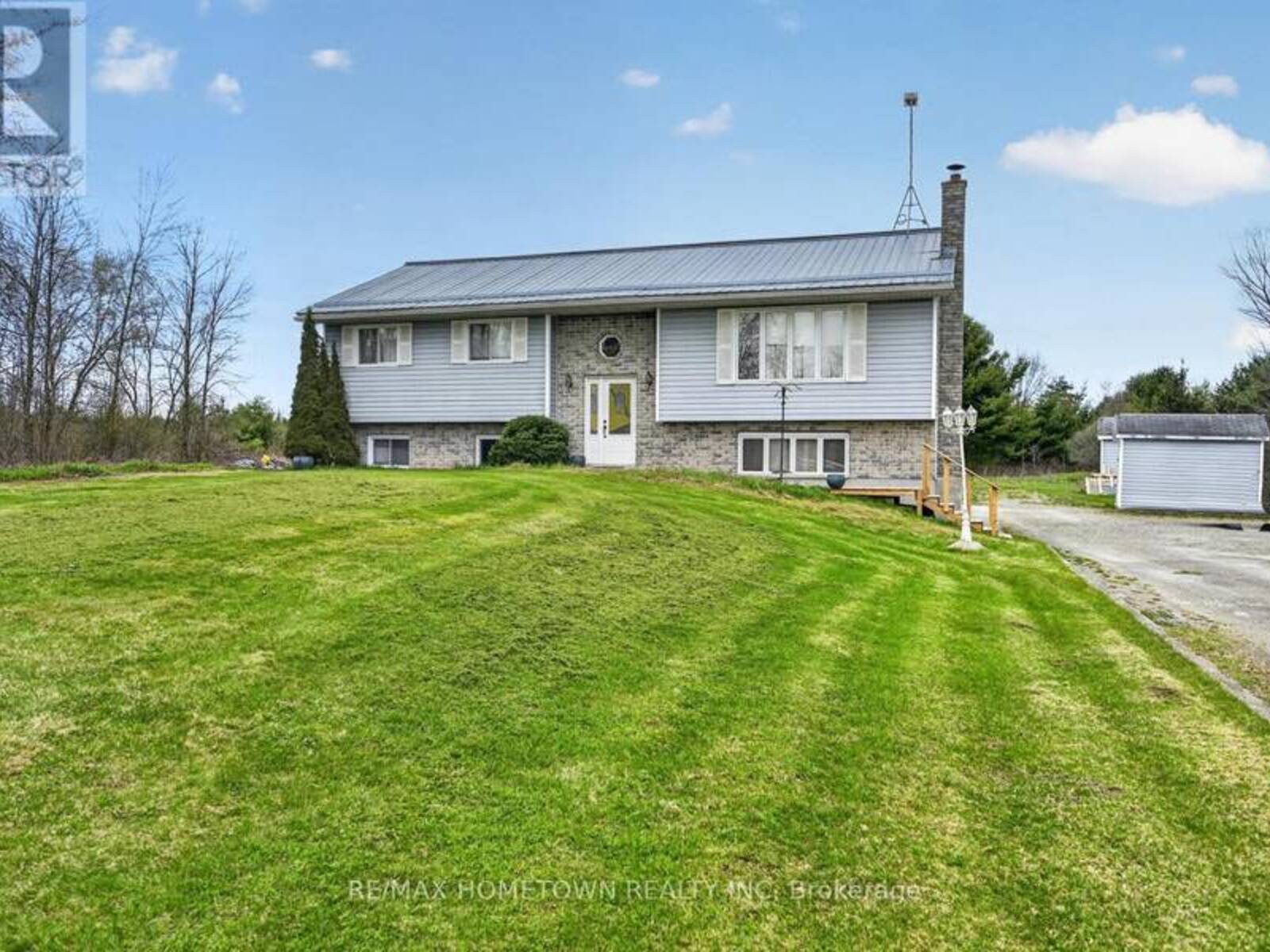 16 GRAHAM LAKE ROAD, Mallorytown, Ontario K0E 1R0