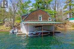 87 CLUB ISLAND | Leeds and the Thousand Islands Ontario | Slide Image Six